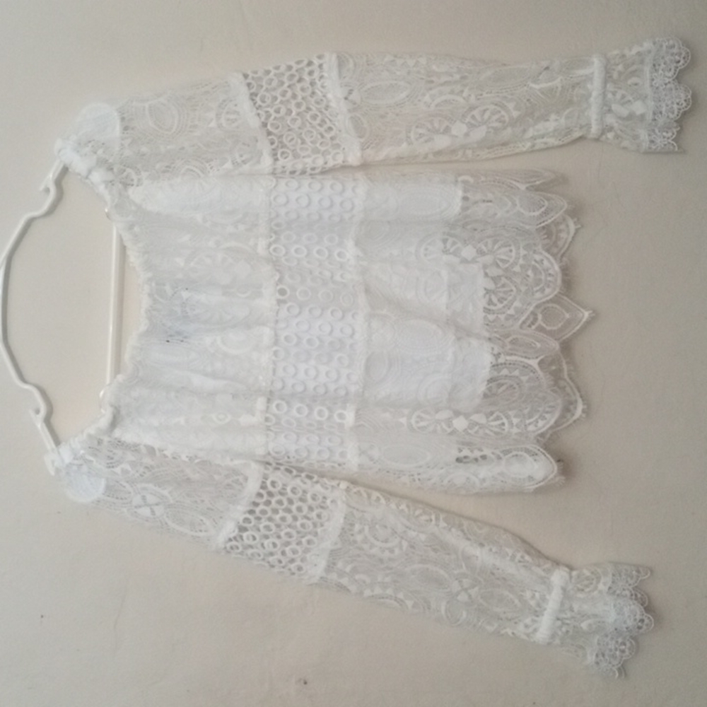 Women's KENDALL+KYLIE Blouse.  Color Cream. Size S.